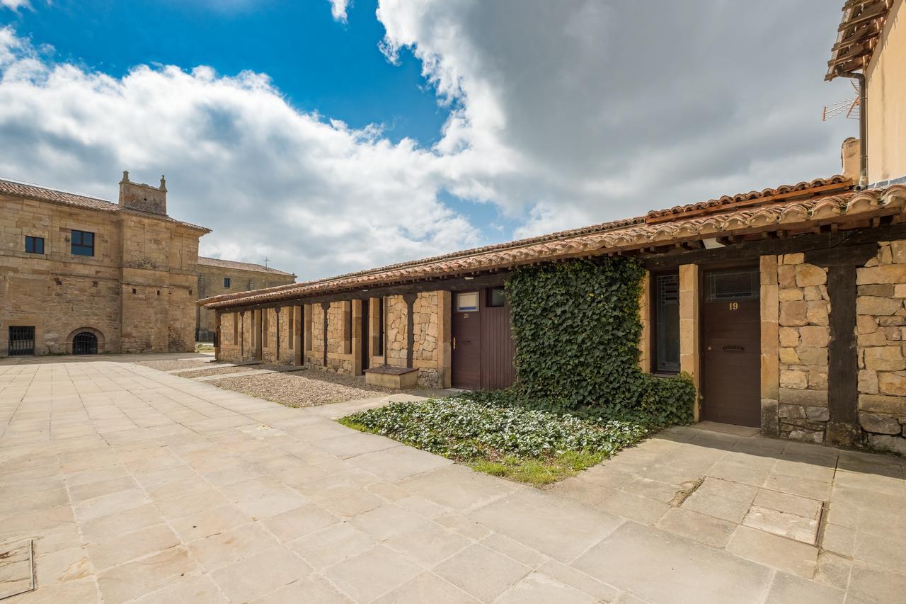 Hotel Posada Santa Maria La Real Агилар-де-Кампоо Экстерьер фото