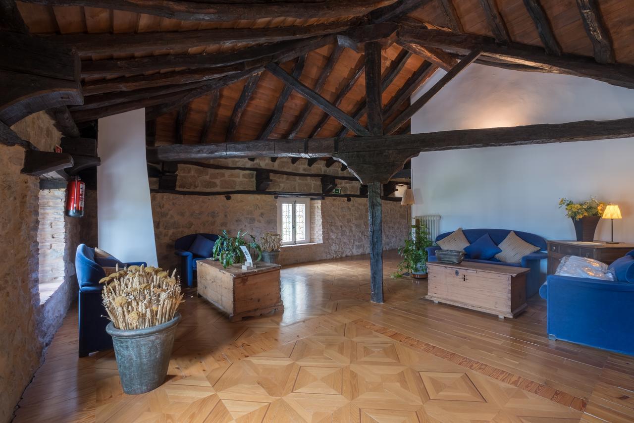 Hotel Posada Santa Maria La Real Агилар-де-Кампоо Экстерьер фото