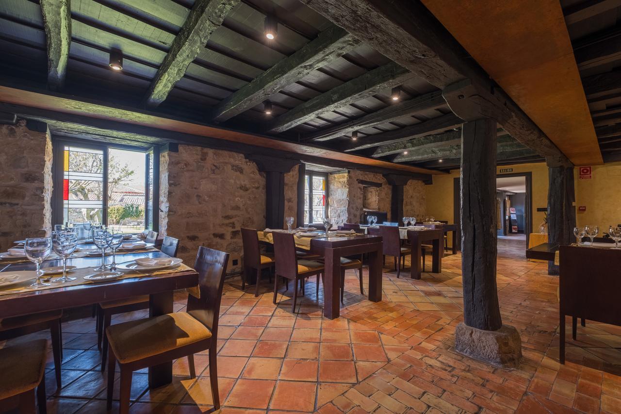 Hotel Posada Santa Maria La Real Агилар-де-Кампоо Экстерьер фото